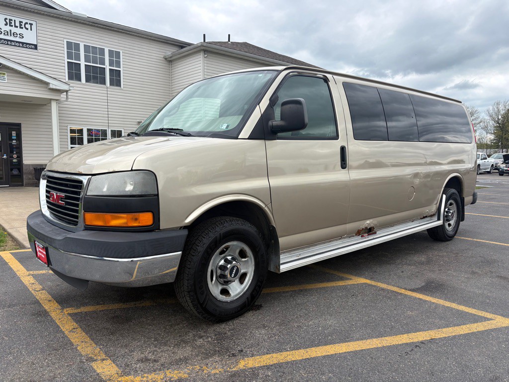 2008 GMC Savana Image 2