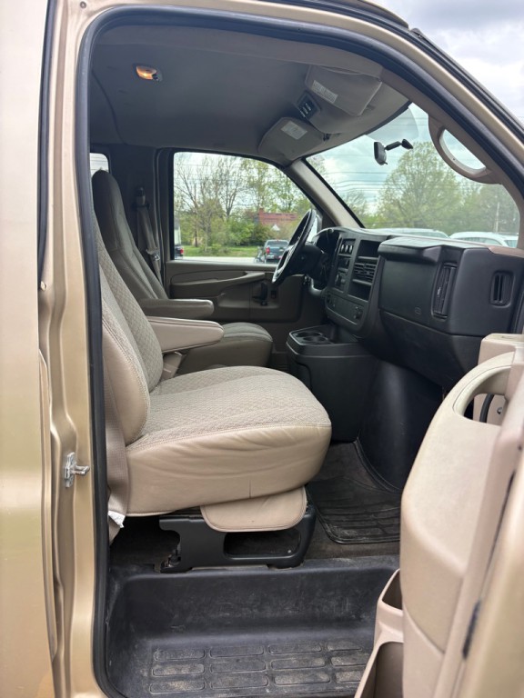 2008 GMC Savana Image 10