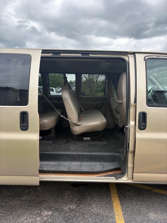 2008 GMC Savana Image 11