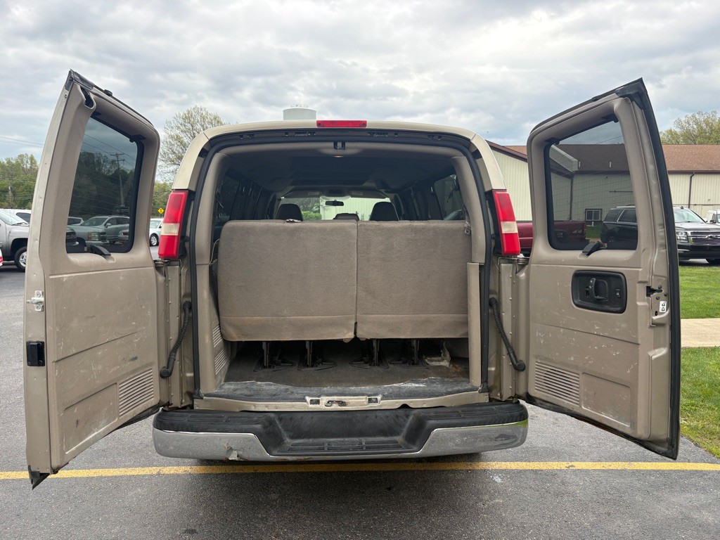 2008 GMC Savana Image 13
