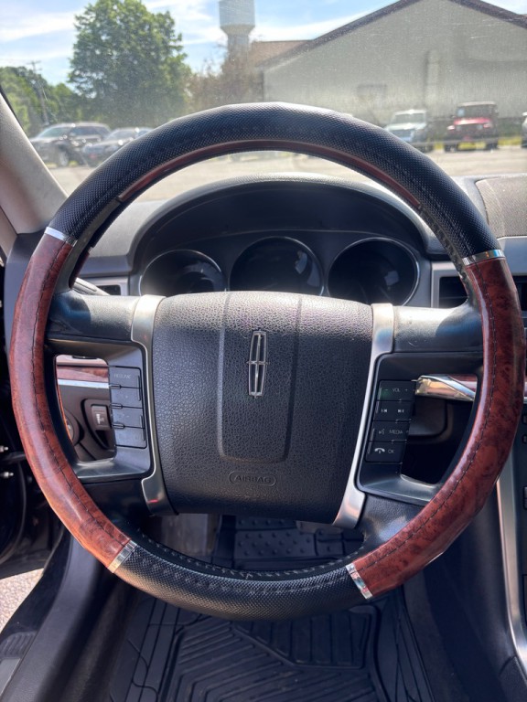 2012 Lincoln MKZ Image 16