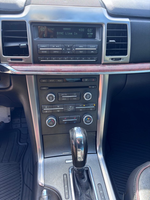 2012 Lincoln MKZ Image 17