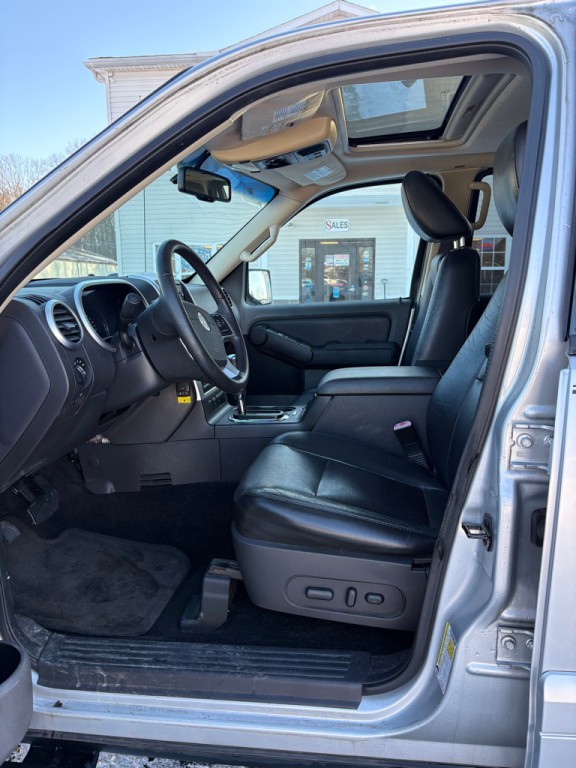 2010 Mercury Mountaineer Image 9