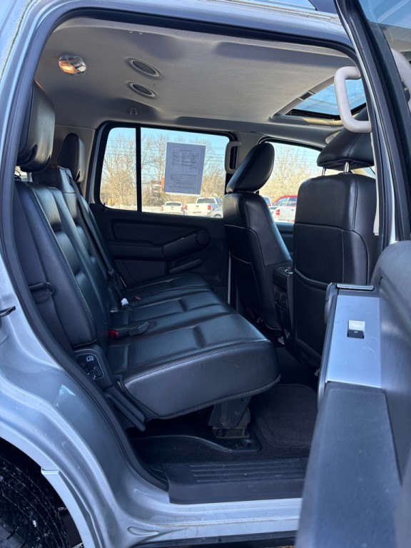 2010 Mercury Mountaineer Image 12