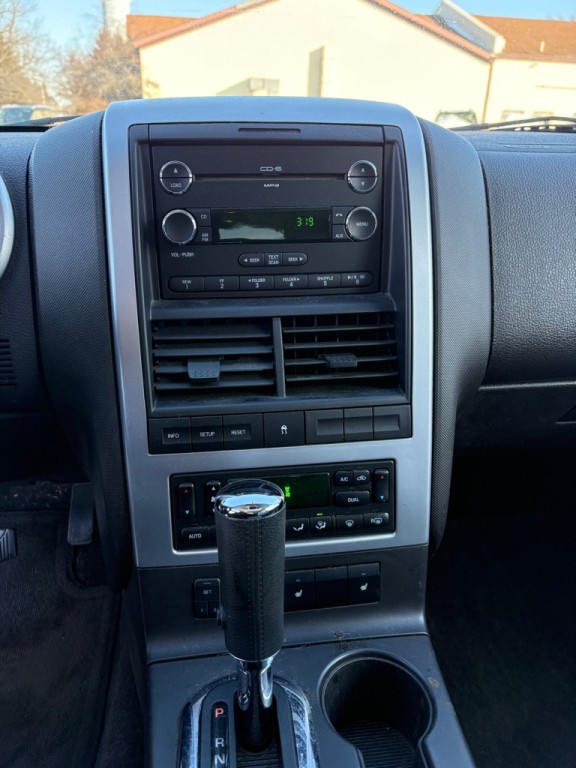 2010 Mercury Mountaineer Image 13