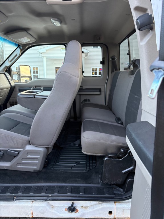 2010 Ford F-250 Image 10