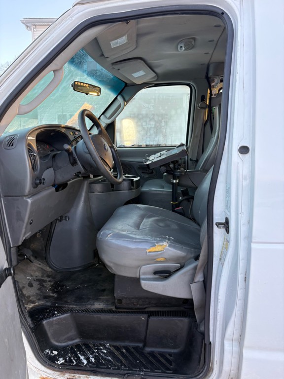 2008 Ford Econoline Image 9