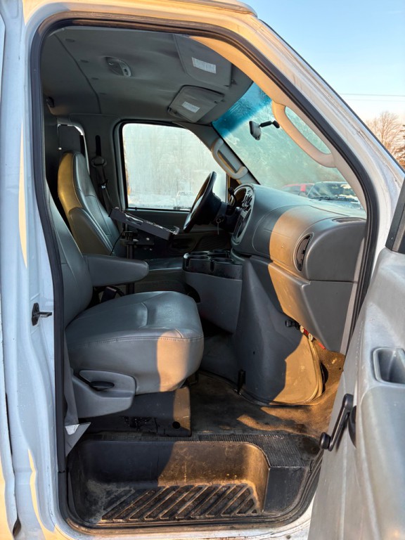 2008 Ford Econoline Image 10
