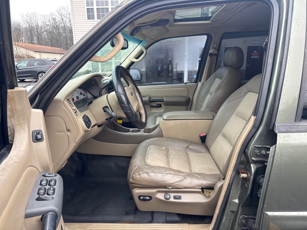 2004 Ford Explorer Image 9