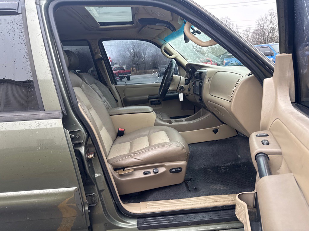 2004 Ford Explorer Image 11