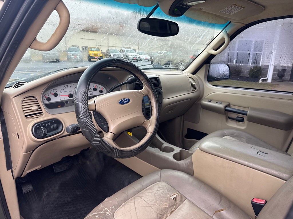 2004 Ford Explorer Image 13