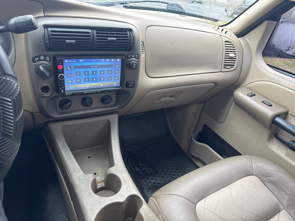 2004 Ford Explorer Image 14