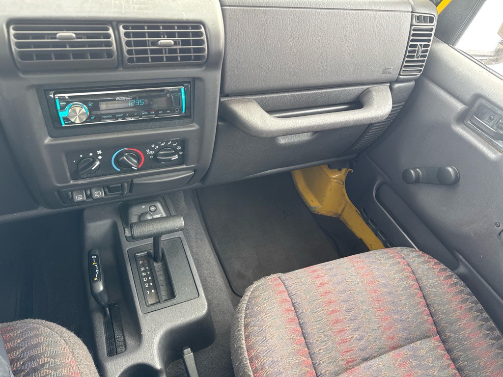 2000 Jeep Wrangler Image 15