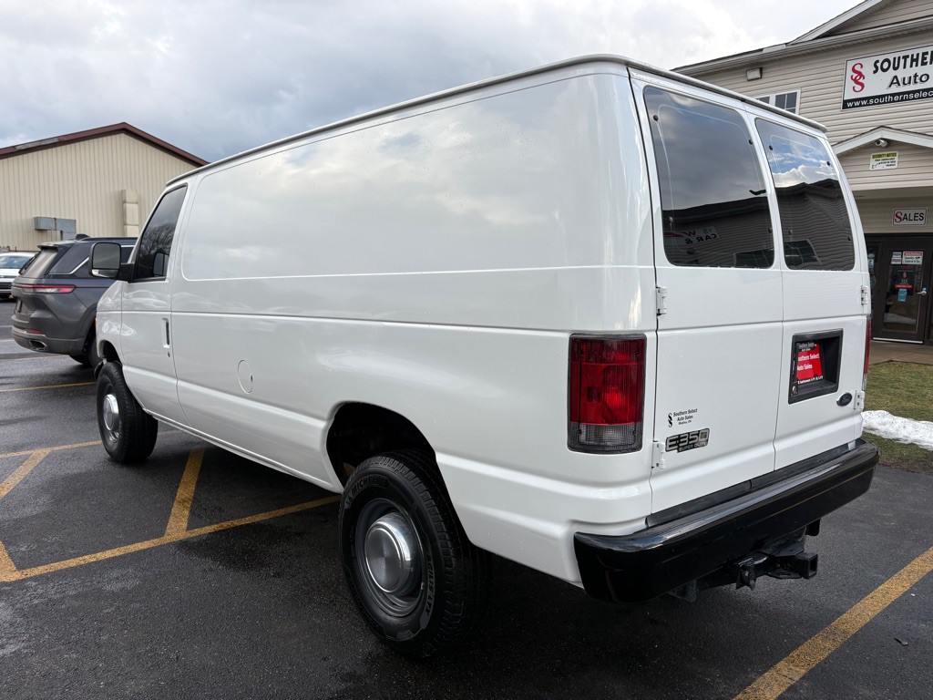 2004 Ford Econoline Image 8