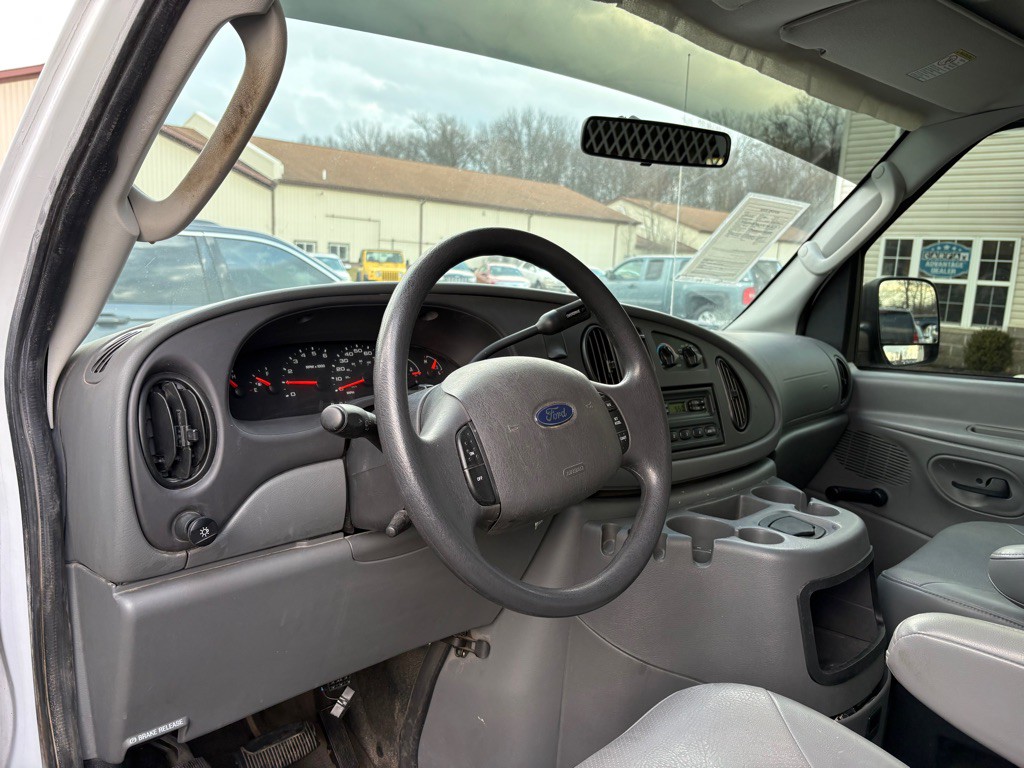 2004 Ford Econoline Image 14