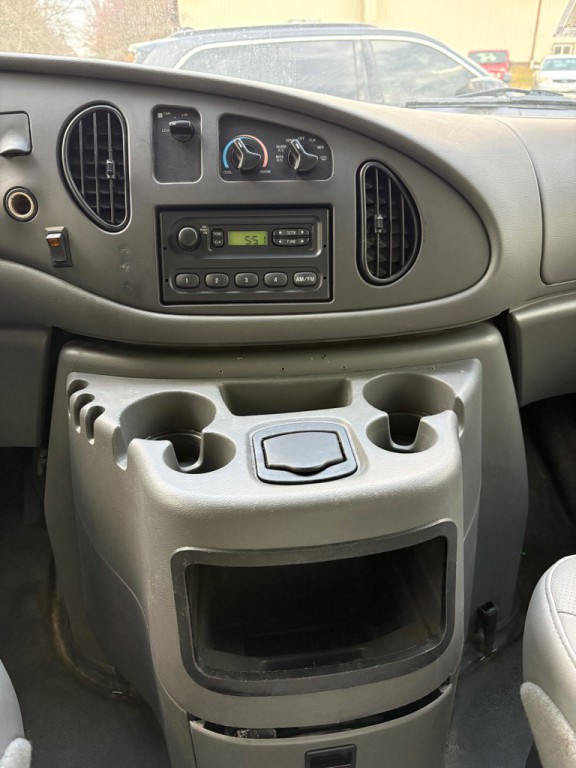 2004 Ford Econoline Image 16