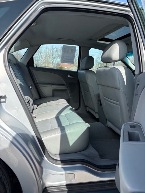 2005 Ford Five Hundred Image 12