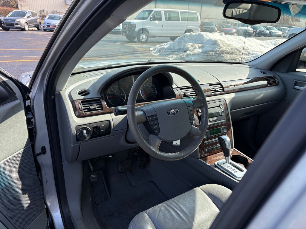 2005 Ford Five Hundred Image 13