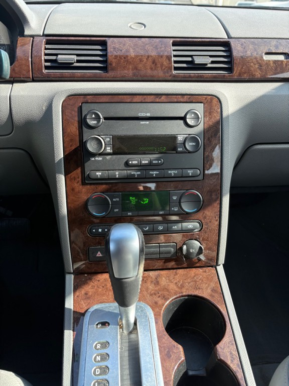 2005 Ford Five Hundred Image 14