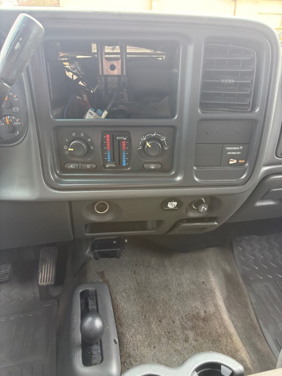 2004 Chevrolet Silverado 1500 Image 16