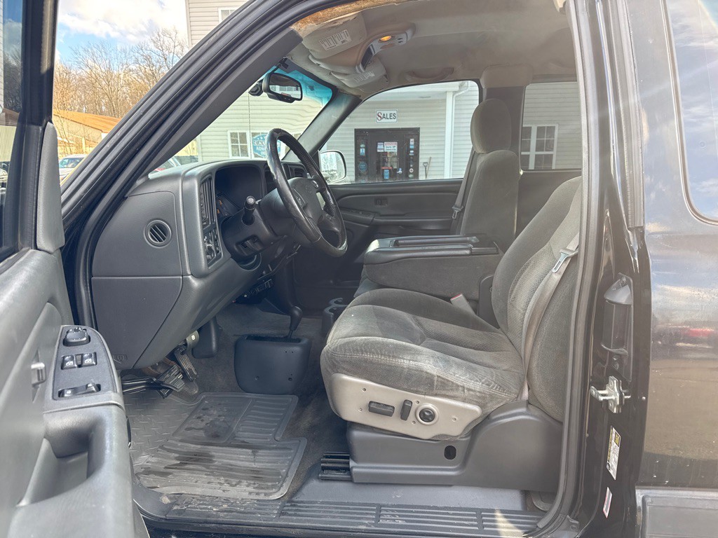 2004 Chevrolet Silverado 1500 Image 11