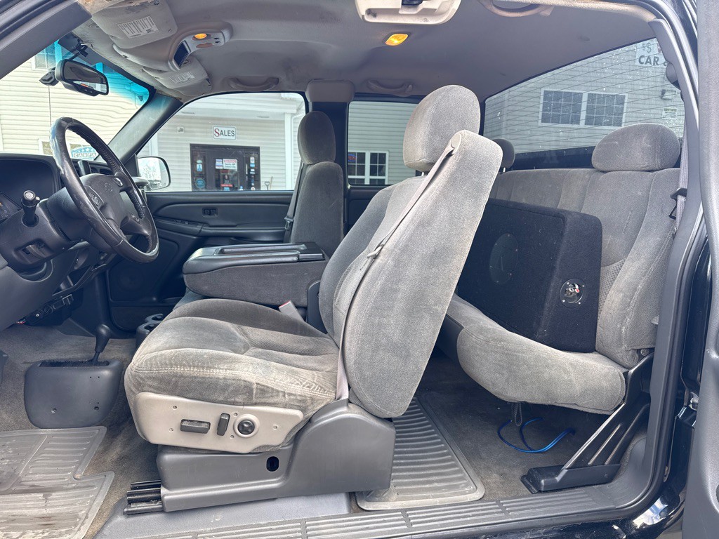 2004 Chevrolet Silverado 1500 Image 12