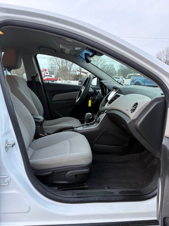 2011 Chevrolet Cruze Image 11