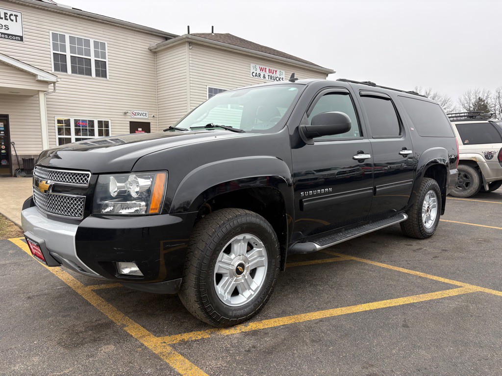 2014 Chevrolet Suburban Image 2
