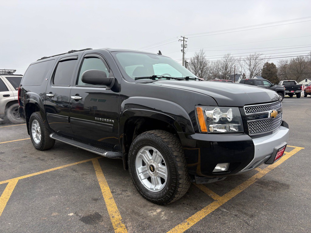 2014 Chevrolet Suburban Image 4