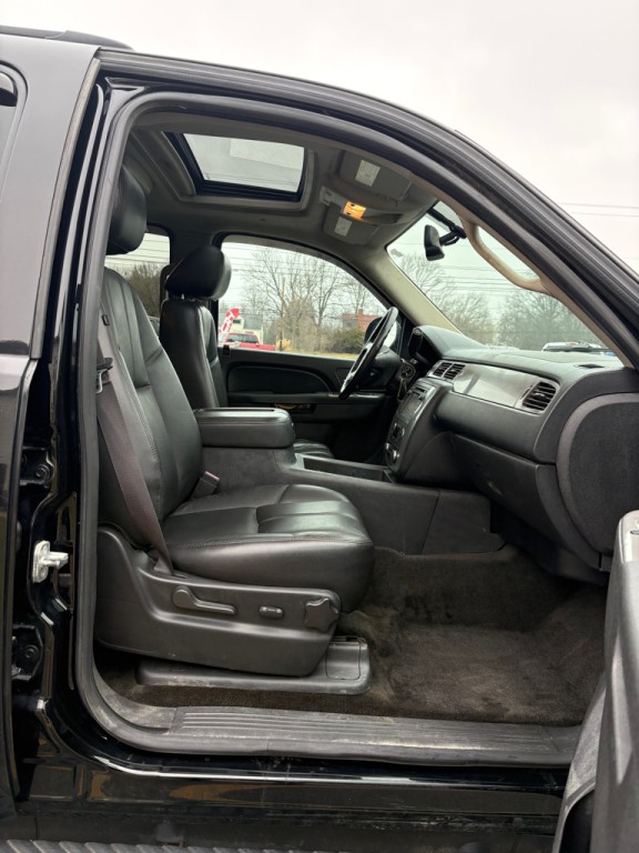 2014 Chevrolet Suburban Image 11