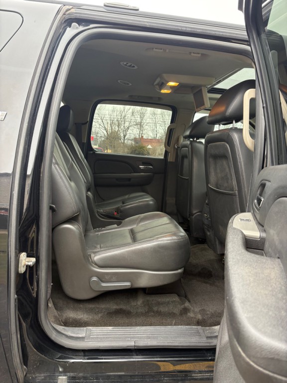 2014 Chevrolet Suburban Image 12