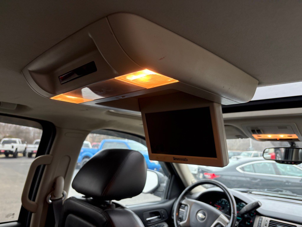 2014 Chevrolet Suburban Image 13