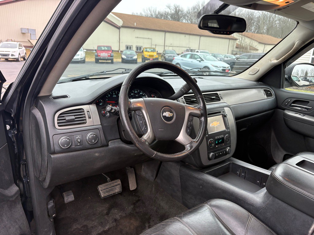 2014 Chevrolet Suburban Image 16