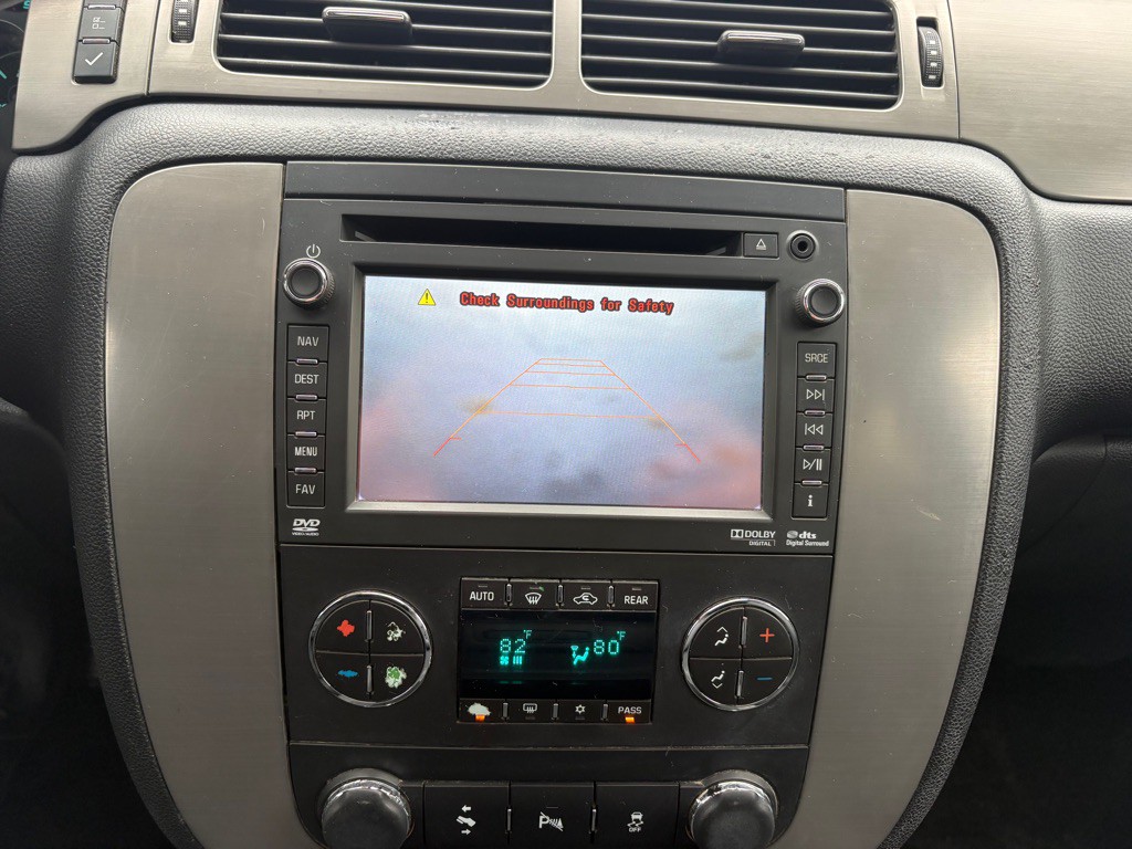 2014 Chevrolet Suburban Image 19