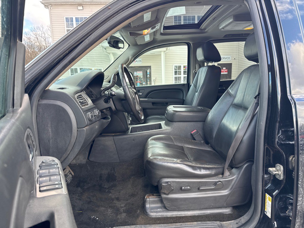 2014 Chevrolet Suburban Image 9