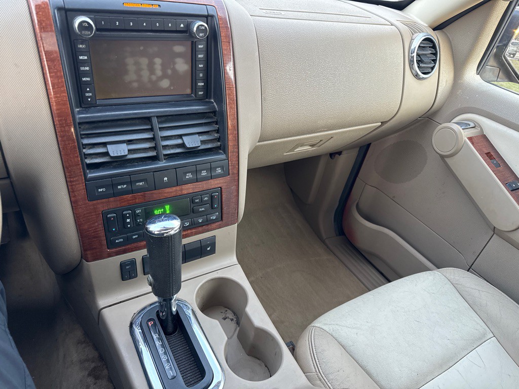 2010 Ford Explorer Image 16