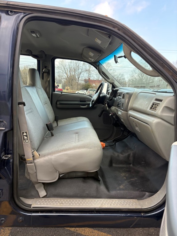 2004 Ford F-350 Image 11