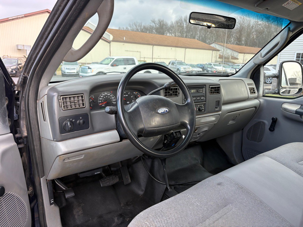 2004 Ford F-350 Image 13