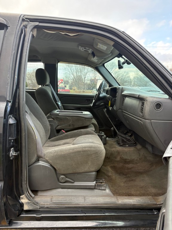 2004 Chevrolet Silverado 1500 Image 11