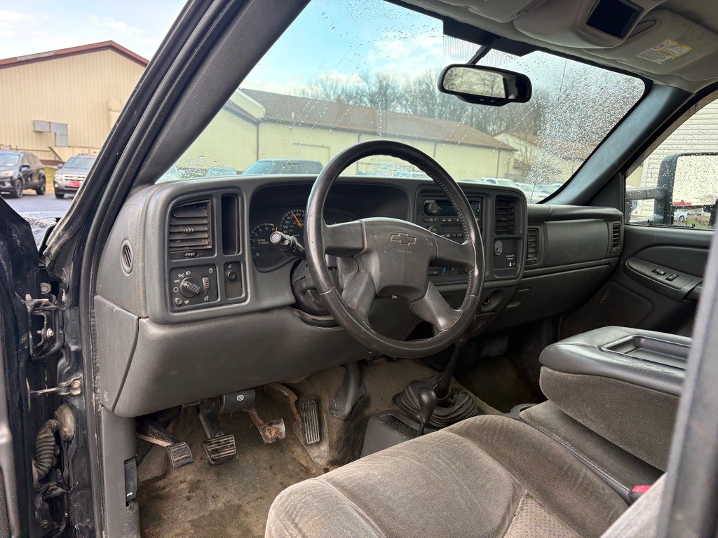 2004 Chevrolet Silverado 1500 Image 13