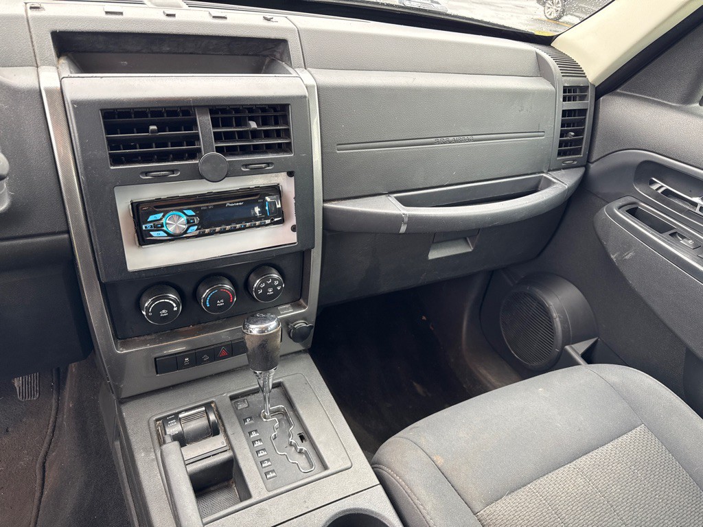 2011 Jeep Liberty Image 14