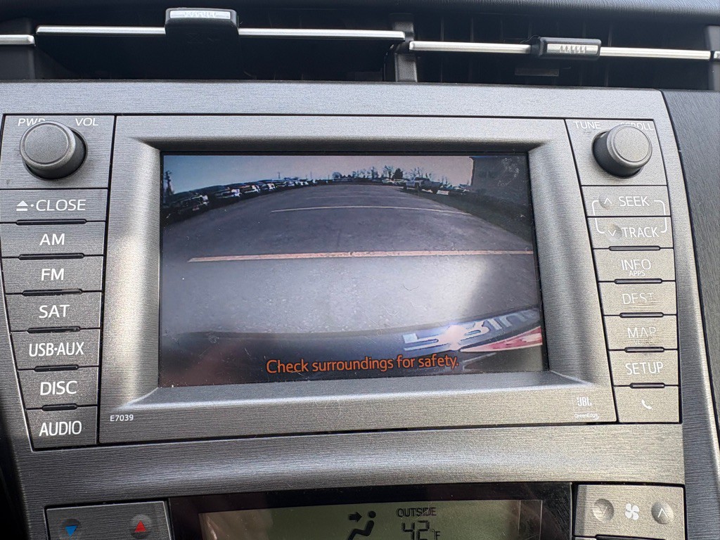2014 Toyota Prius Image 16