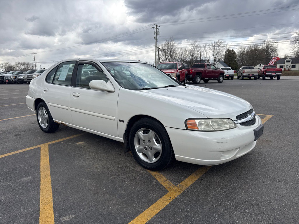 2001 Nissan Altima Image 4