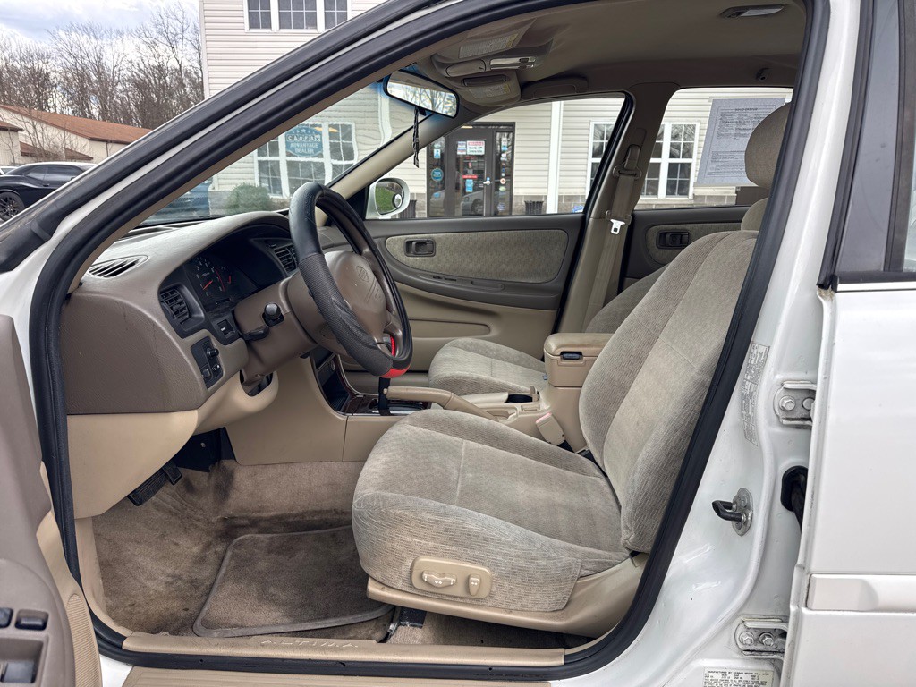 2001 Nissan Altima Image 9
