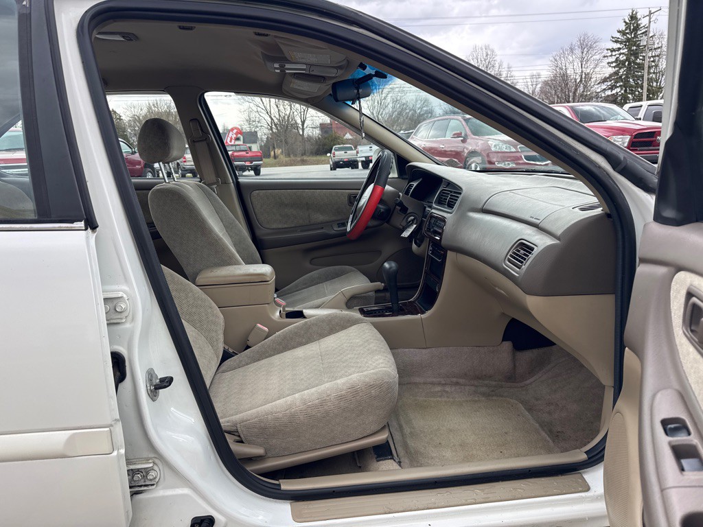 2001 Nissan Altima Image 11