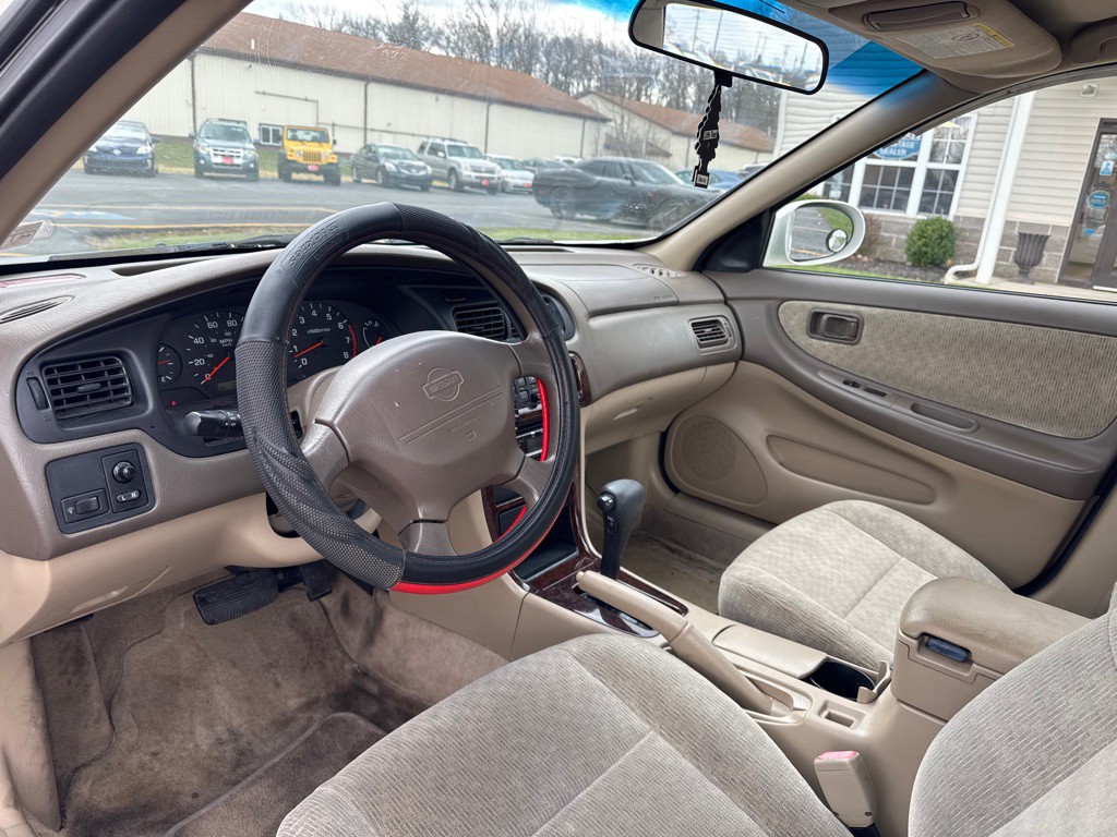 2001 Nissan Altima Image 13