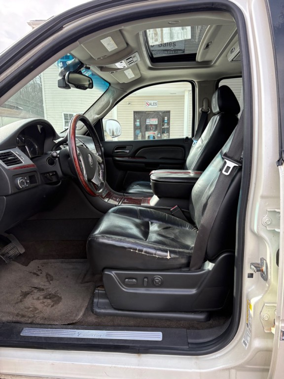 2007 Cadillac Escalade Image 9