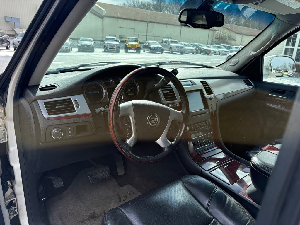 2007 Cadillac Escalade Image 16