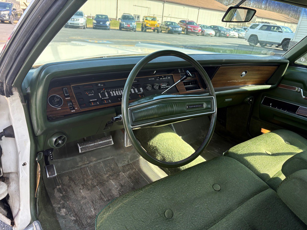 1972 Chrysler Imperial Image 14