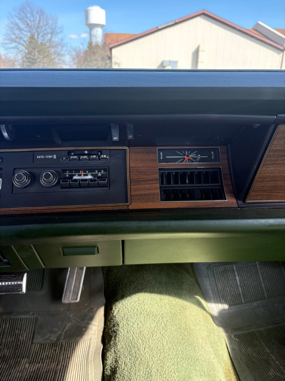 1972 Chrysler Imperial Image 16